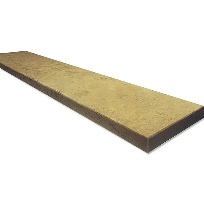 Fensterbank Jura - 240 x 30 x 2 cm, Braun/Beige/Gelb, Naturstein - Detailaufnahme einer langen, rechteckigen Arbeitsplatte in Sandsteinoptik mit dunkler Kante, ideal für Küche oder Bad.