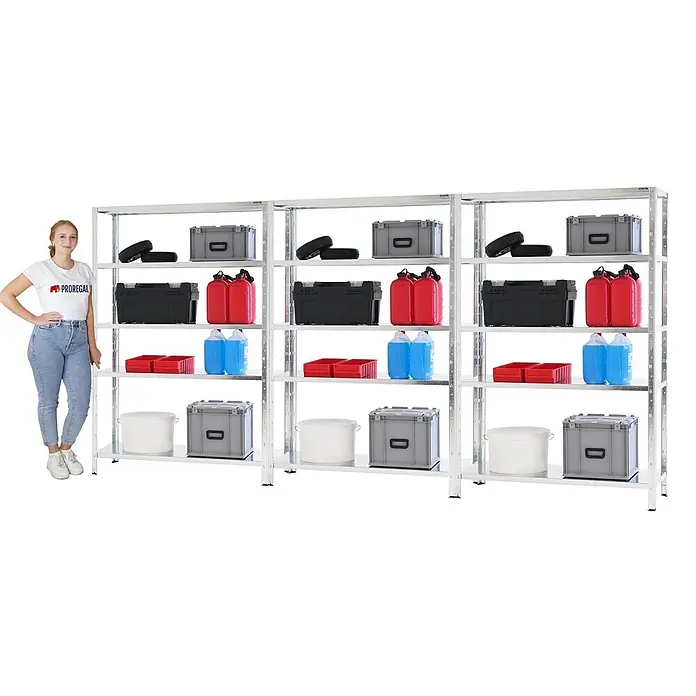 Proregal Metallregal Mega Deal Ares - H x B x T: 180 x 120 x 40 cm, Traglast pro Boden: 125 kg, Anzahl Böden: 5 Stk., Stecken, Verzinkt - Eine Frau steht neben einem hohen, silbernen Metallregal und zeigt dessen Größe für robuste Lagerung.