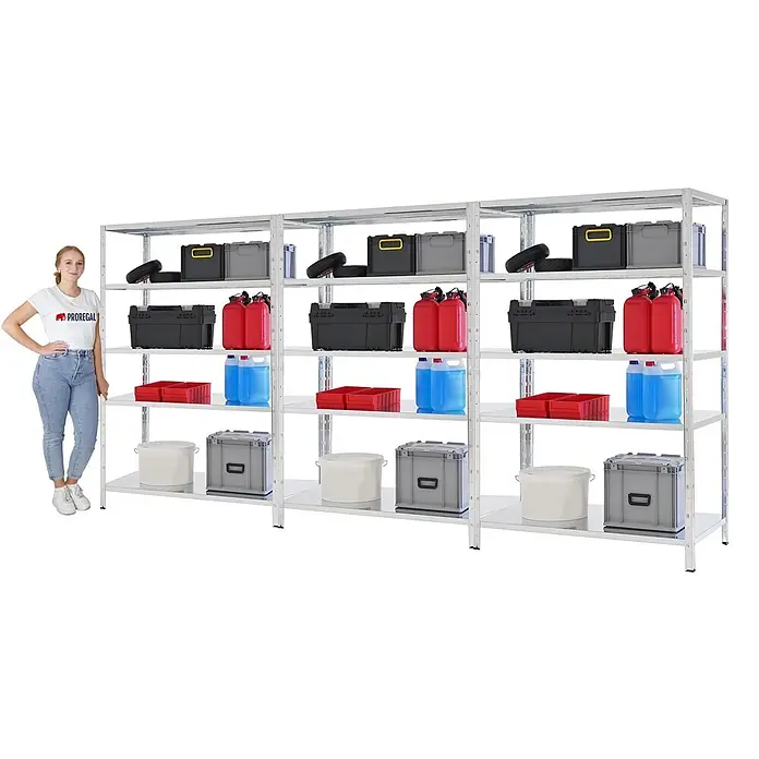 Proregal Metallregal Mega Deal Ares - H x B x T: 180 x 120 x 60 cm, Traglast pro Boden: 125 kg, Anzahl Böden: 5 Stk., Stecken, Verzinkt - Drei große Metallregale, gefüllt mit verschiedenen Lagerartikeln, eine Frau steht daneben zur Skalierung.