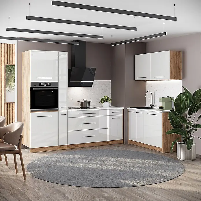 Vicco Eckküche - Weiß Hochglanz, Ohne Elektrogeräte - Moderne Küche mit glänzenden weißen Schränken, Holzdetails, integriertem Backofen, schwarzer Dunstabzugshaube und Spüle.