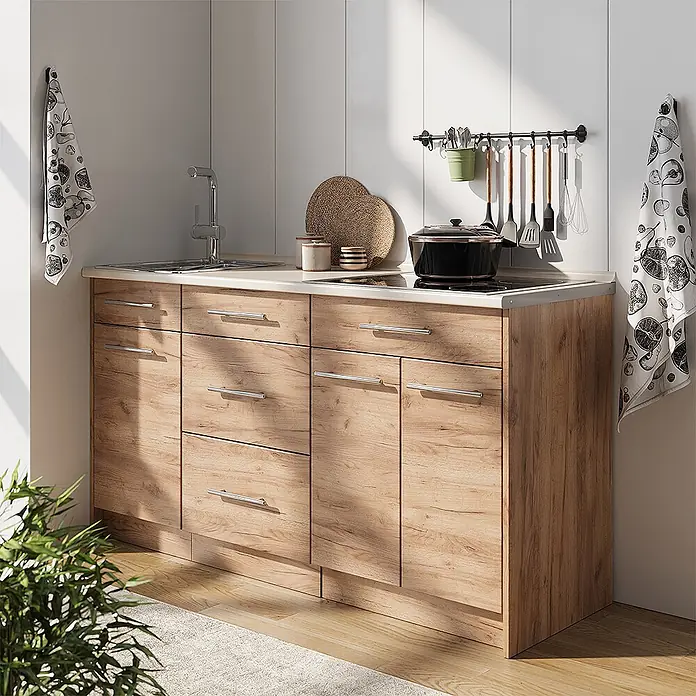 Vicco Küchenleerblock - Goldkraft Eiche - Ein Küchenunterschrank aus hellem Holzmaserung mit Spüle, Kochfeld und Utensilienhalterung.