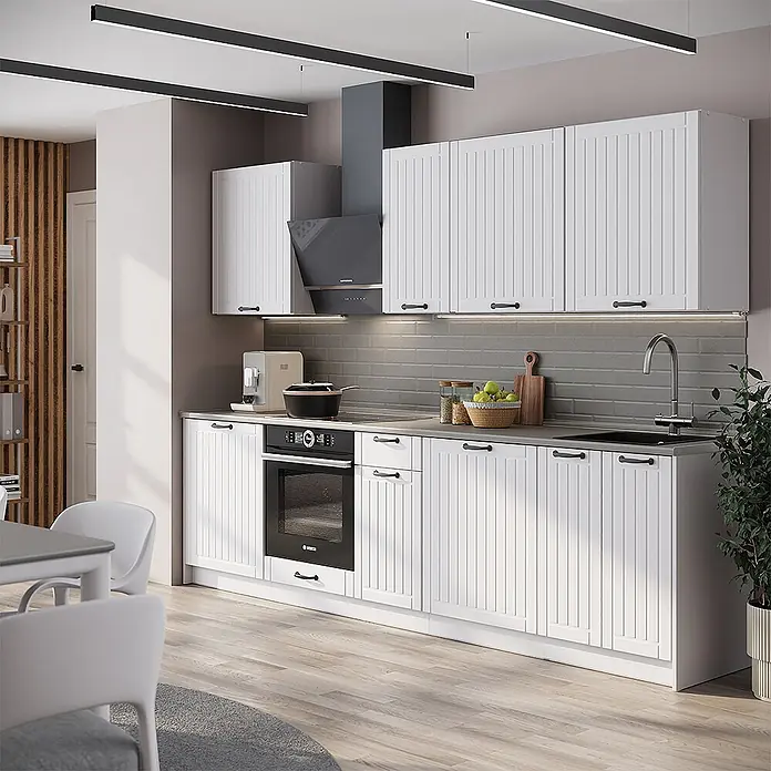 Vicco Küchenzeile - Breite: 280 cm, Weiß Landhaus, Ohne Elektrogeräte - Moderne weiße Küche mit Schranktüren im Shaker-Stil, schwarzen Griffen, grauer Arbeitsplatte und integriertem Ofen, eine helle Kochzone.