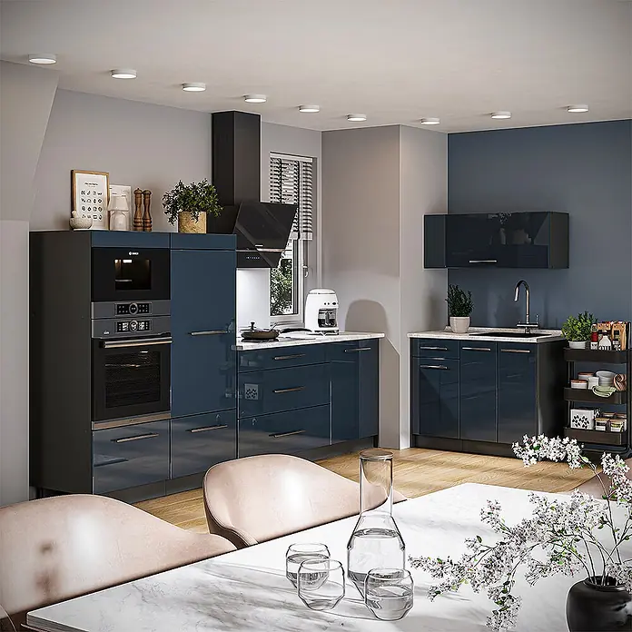 Vicco Küchenzeile - Breite: 380 cm, Dunkelblau Hochglanz, Ohne Elektrogeräte - Moderne Küche mit glänzenden blauen Schränken und integrierten Geräten in stilvoller Wohnumgebung.
