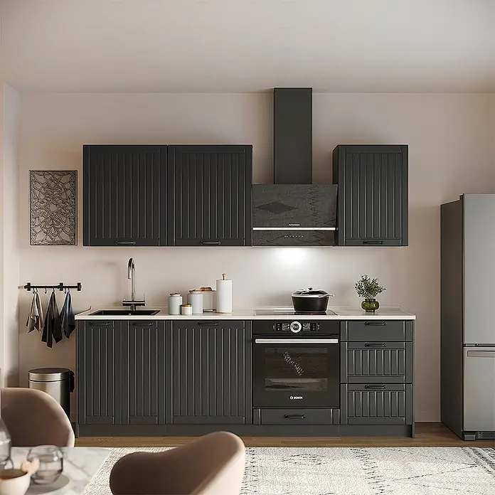 Vicco Küchenzeile - Breite: 230 cm, Dunkelgrau, Ohne Elektrogeräte - Dunkelgraue moderne Küche mit gerillten Schranktüren, integriertem Backofen, Kochfeld und schwarzer Dunstabzugshaube.