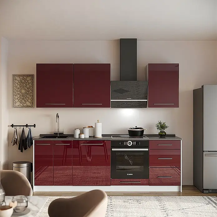 Vicco Küchenzeile - Bordeaux Hochglanz, Ohne Elektrogeräte - Moderne Küche mit hochglänzenden weinroten Schränken, dunkelgrauer Arbeitsplatte, integriertem Backofen und Dunstabzugshaube.