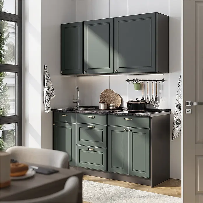 Vicco Singleküche - Breite: 150 cm, Grün-Gold Landhaus, Mit AP Anthrazit - Kleine Küche mit dunkelgrünen Schränken und Messinggriffen, inklusive integrierter Spüle und Kochfeld.