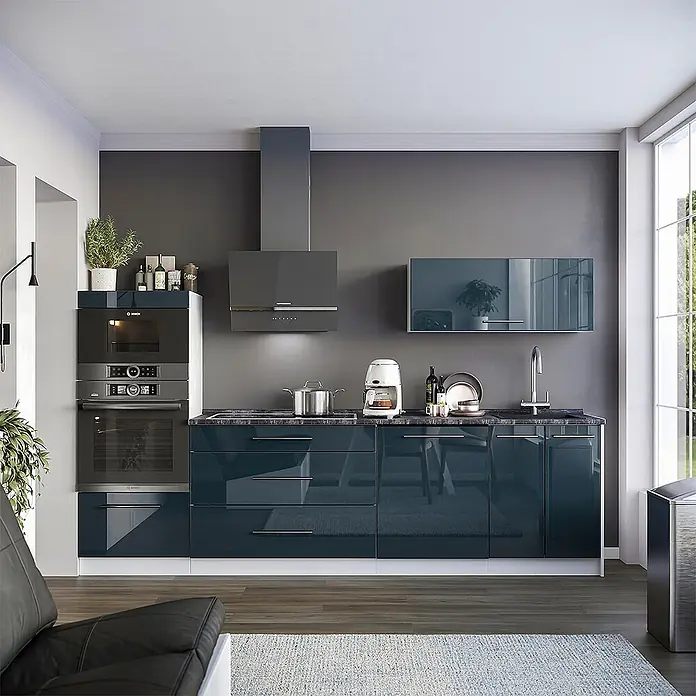 Vicco Küchenzeile - Breite: 280 cm, Dunkelblau Hochglanz, Ohne Elektrogeräte - Hochglänzende, dunkelblaue Küchenschränke mit integriertem Backofen, Mikrowelle und Dunstabzugshaube in einer modernen Küche.