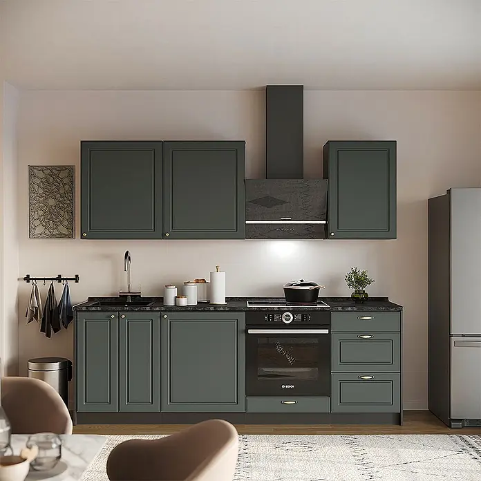Vicco Küchenzeile - Breite: 230 cm, Grün-Gold Landhaus, Ohne Elektrogeräte - Moderne dunkelgrüne Küche mit schwarzer Arbeitsplatte, integriertem Backofen, Kochfeld, Spüle und Dunstabzugshaube.