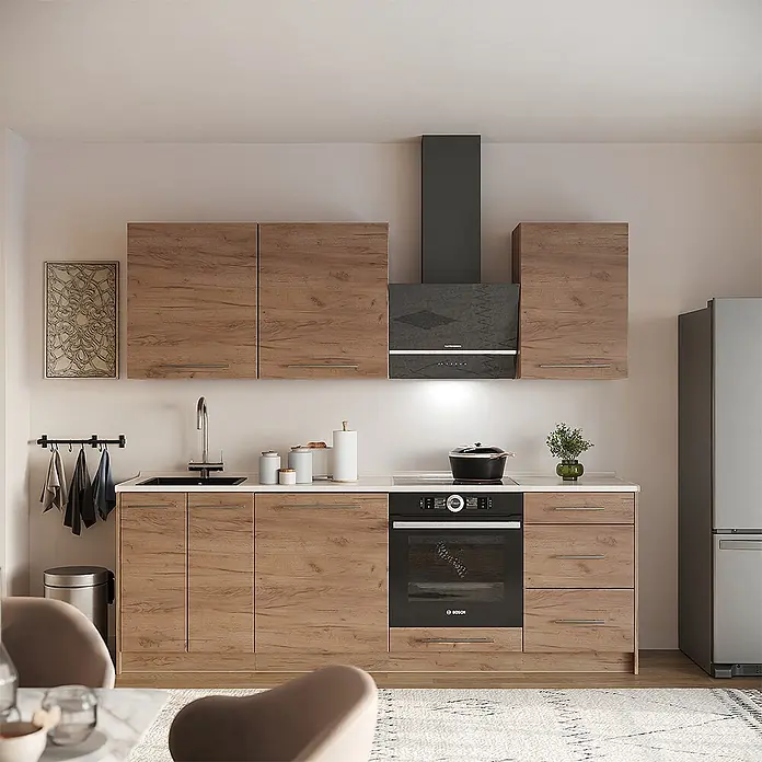 Vicco Küchenzeile - Breite: 230 cm, Goldkraft Eiche, Ohne Elektrogeräte - Moderne Küche mit hellbraunen Holzmaserungsschränken, weißer Arbeitsplatte, integrierten schwarzen Geräten und einer schwarzen Spüle.