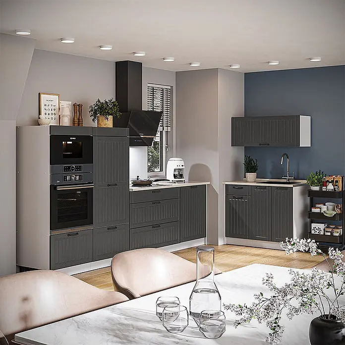Vicco Küchenzeile - Breite: 380 cm, Dunkelgrau, Ohne Elektrogeräte - Moderne Küche mit dunkelgrauen, gerippten Schränken, integrierten Geräten und hellen Arbeitsplatten.