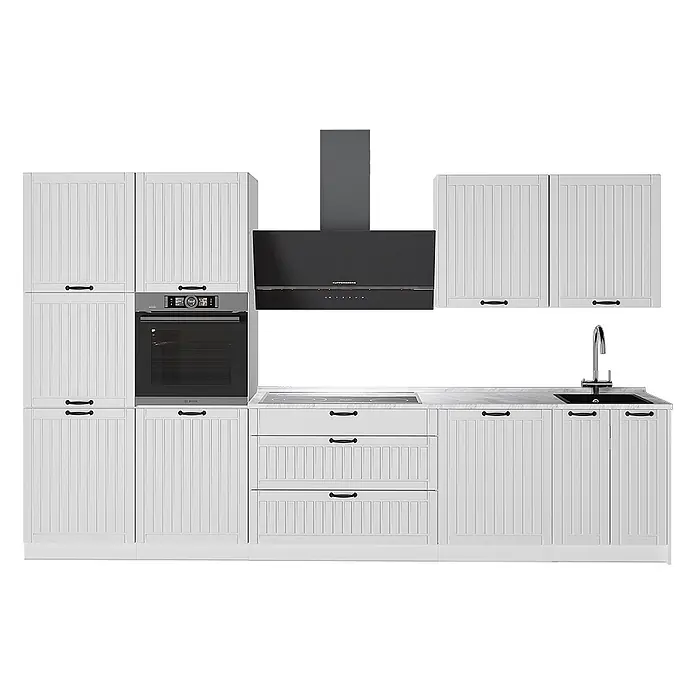 Vicco Küchenzeile - Weiß Landhaus, Ohne Elektrogeräte - Weiße Küchenzeile mit Kassettentüren, Einbaubackofen, Kochfeld, Spüle und schwarzer Dunstabzugshaube.