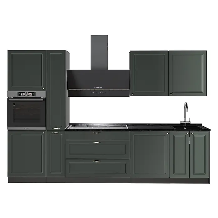 Vicco Küchenzeile - Breite: 310 cm, Grün-Gold Landhaus, Ohne Elektrogeräte - Dunkelgrüne Küchenschränke mit schwarzer Arbeitsplatte, eingebautem Backofen, Kochfeld, Dunstabzugshaube und Spüle.