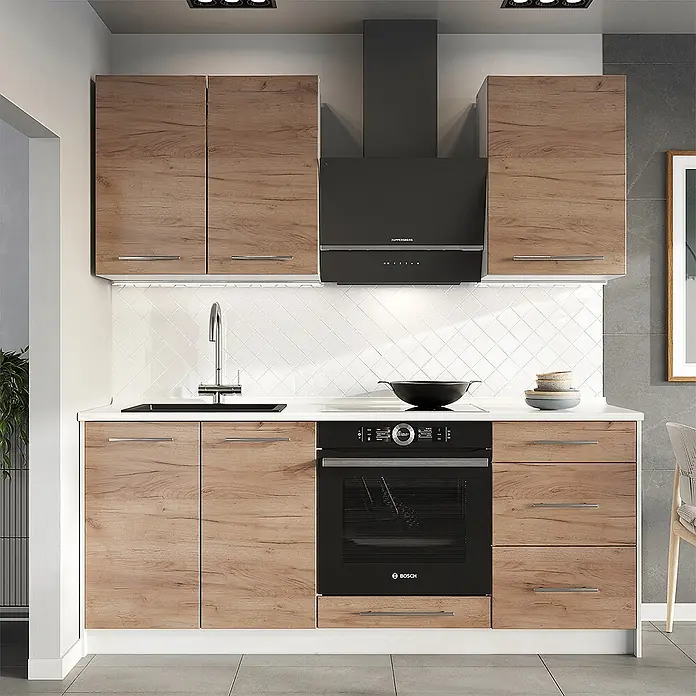 Vicco Singleküche - Goldkraft Eiche, Mit AP Anthrazit - Moderne Küche mit Holzmaserungsschränken, weißer Arbeitsplatte, schwarzem Waschbecken, Backofen und Dunstabzugshaube.