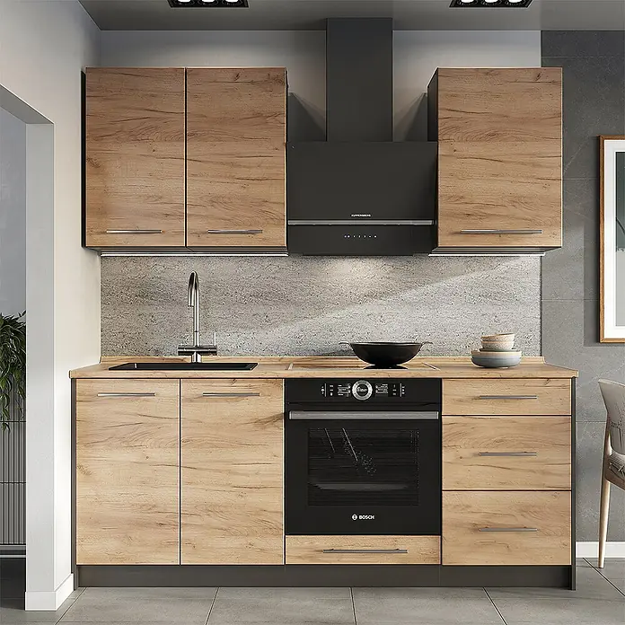 Vicco Singleküche - Goldkraft Eiche, Ohne AP - Moderne Küchenzeile mit hellen Holzoptik-Schränken, schwarzen Geräten und grauem Beton-Backsplash. Mit integrierter Spüle, Backofen und Dunstabzugshaube.
