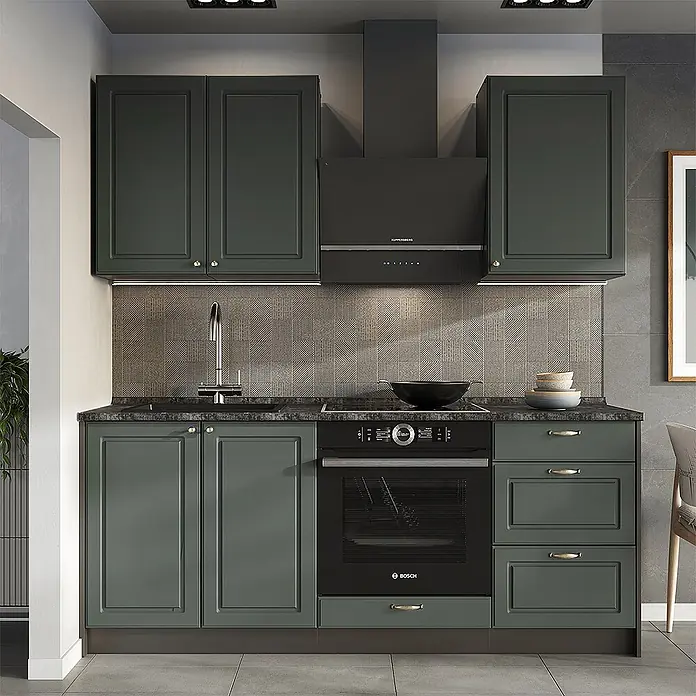 Vicco Singleküche - Breite: 190 cm, Grün-Gold Landhaus, Mit AP Marmor - Eine moderne Küche mit dunkelgrünen Schränken, schwarzer Arbeitsplatte und integrierten schwarzen Geräten wie Backofen und Dunstabzugshaube.