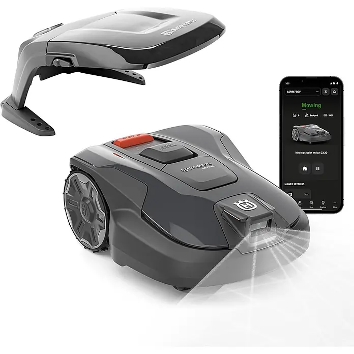 Husqvarna Automower Aspire R6V Mähroboter-Set 600 m² + Garage -  - Dunkelgrauer Mähroboter mit orangefarbenem Stoppknopf, Ladestation und Smartphone-App zur Statusanzeige.