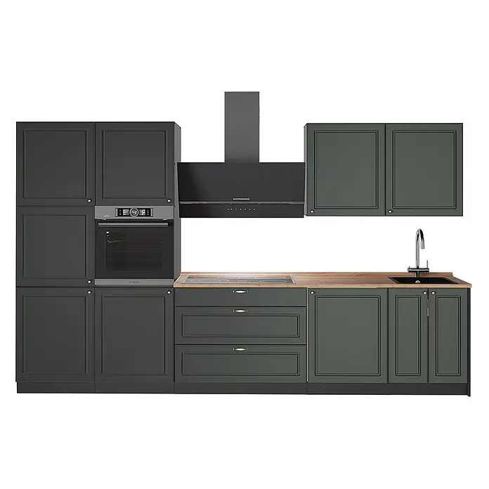 Vicco Küchenzeile - Breite: 340 cm, Grün-Gold Landhaus, Ohne Elektrogeräte - Dunkelgrüne Küchenschränke mit Holztheke, Einbaubackofen, Kochfeld, Dunstabzugshaube und Spüle.