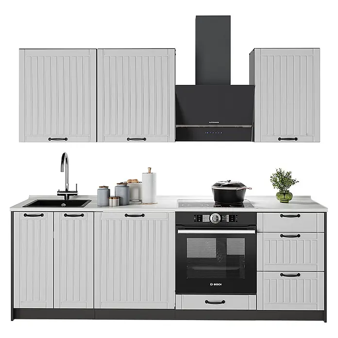 Vicco Küchenzeile - Breite: 230 cm, Weiß Landhaus, Ohne Elektrogeräte - Hellgraue Küchenschränke mit vertikaler Verkleidung, schwarzen Griffen, integriertem Backofen, Kochfeld, Spüle und Dunstabzugshaube.