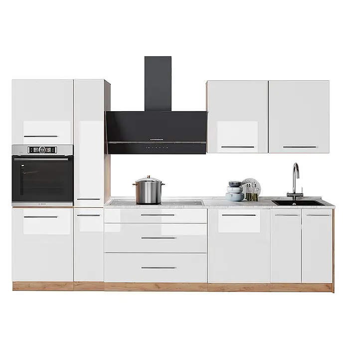 Vicco Küchenzeile - Weiß Hochglanz, Ohne Elektrogeräte - Moderne, hochglänzende weiße Küche mit Holzsockel, integriertem Bosch-Ofen, Kuppersberg-Dunstabzugshaube, Kochfeld und Spüle.