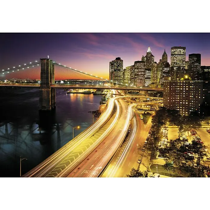 Komar Fototapete New York City Lights - 8 -tlg., B x H: 368 x 254 cm, Papier - Bezaubernde Stadtszenerie mit der Brooklyn Bridge und Lichtern der Stadt bei Nacht.