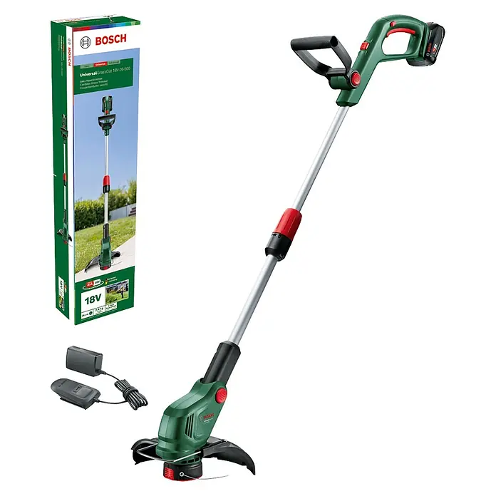 Bosch Power for All 18V Akku-Rasentrimmer UniversalGrassCut 18V-26-500 - 18 V, 2 Ah, Li-Ionen, 1 Akku, Schnittbreite Faden: 26 cm - Bosch UniversalGrassCut 18V-26-500 Akku-Rasentrimmer in Grün-Schwarz mit Akku, Ladegerät und Verpackung.