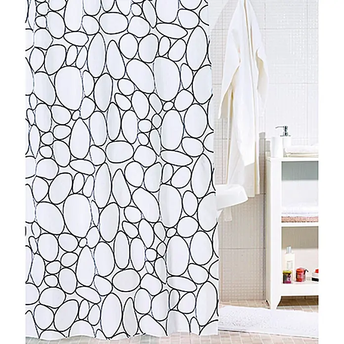 Venus Duschvorhang Stones - B x H: 120 x 200 cm, Textil, Schwarz/Weiß - Eine weiße Duschvorhang mit einem schwarzen Kieselsteinmuster hängt in einem Badezimmer neben einer weißen Badewanne.