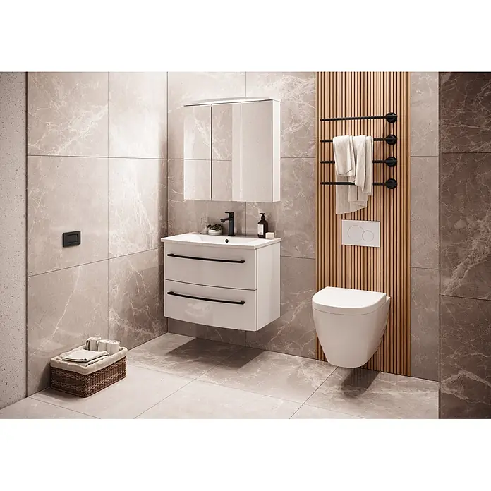Camargue Swing K Waschtischunterschrank - 69,4 x 43,9 x 51,8 cm, Weiß, Farbe Griff: Schwarz - Modernes Bad mit weißem Waschtisch, Wand-WC, schwarzem Handtuchwärmer und Spiegelschrank auf Marmorfliesen.