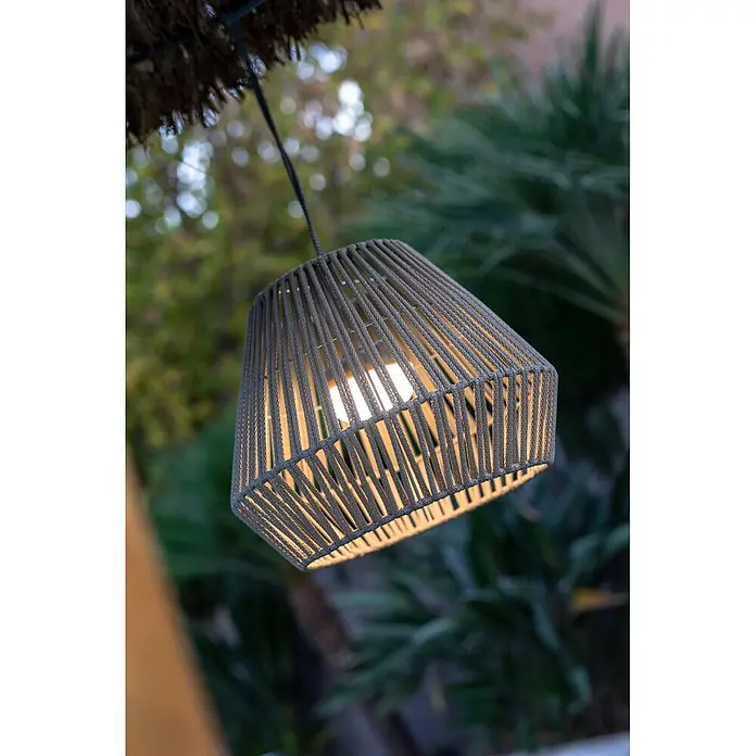 New Garden Lámpara colgante de batería Conta 30 - 9 W, Topo, Ø x Al: 40 x 30 cm, Blanco cálido - Lámpara colgante iluminada con pantalla de cuerda trenzada gris, suspendida al aire libre.