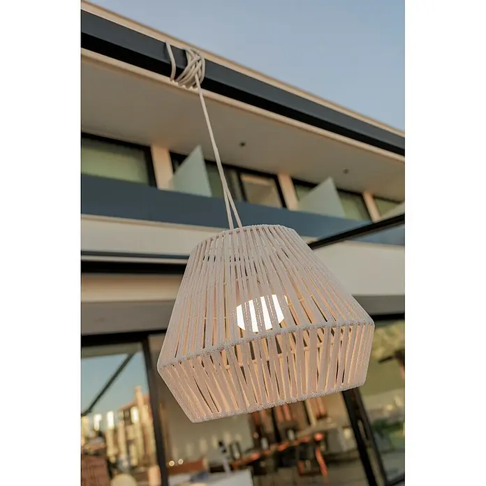 New Garden Conta Lámpara colgante de batería 30 - 9 W, Blanco, Ø x Al: 40 x 30 cm, Blanco cálido - Lámpara colgante exterior iluminada con pantalla tejida de color claro, suspendida de una estructura de balcón moderna.