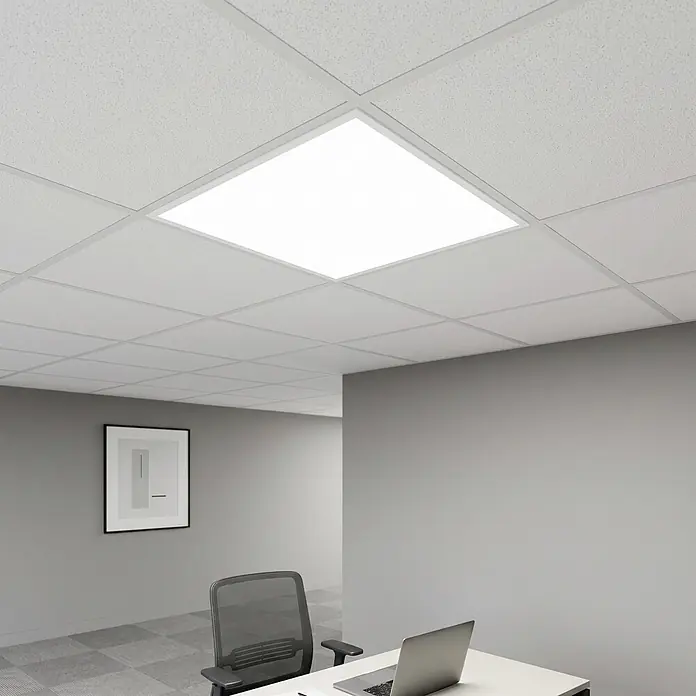 Eglo LED-Panel Zerbi - 6,5 W, L x B x H: 59,5 x 59,5 x 7 cm, Weiß, Neutralweiß - Quadratisches LED-Flächenlicht in abgehängter Bürodecke installiert.