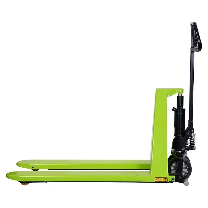 Pramac Scherenhubwagen HX10M - Länge Gabel: 1.500 mm, Breite Gabel: 525 mm, Traglast: 1.000 kg - Hellgrüner Hubwagen mit schwarzem Griff und Rädern, Seitenansicht.