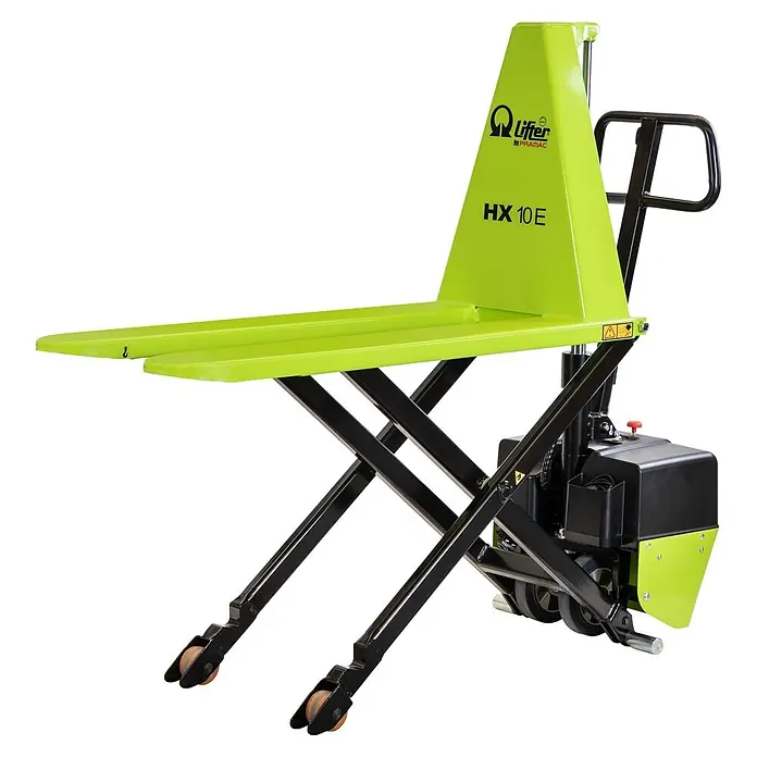 Pramac Scherenhubwagen HX10E - Länge Gabel: 1.500 mm, Breite Gabel: 525 mm, Traglast: 1.000 kg - Hellgrüner elektrischer Hochhub-Gabelhubwagen mit schwarzem Scherenhubmechanismus und Griff.