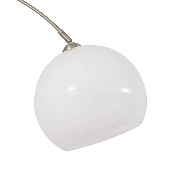 Lindby Stehleuchte Alverton - alu / grau / zink, weiß / opal, E27 - Weißer kugelförmiger Lampenschirm an einem gebürsteten Metall-Bogenlampenarm.