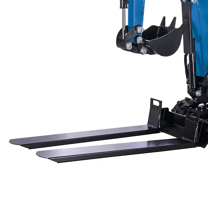 Scheppach Minibagger EXC815 inkl. XXL Zubehör-Set - 6,3 kW, Benzin, Auslegerschwenkbereich: -70 ° - 70 ° - Schwarze Palettengabel für Bagger, gezeigt mit blauem Baggerarm und schwarzer Grabschaufel.