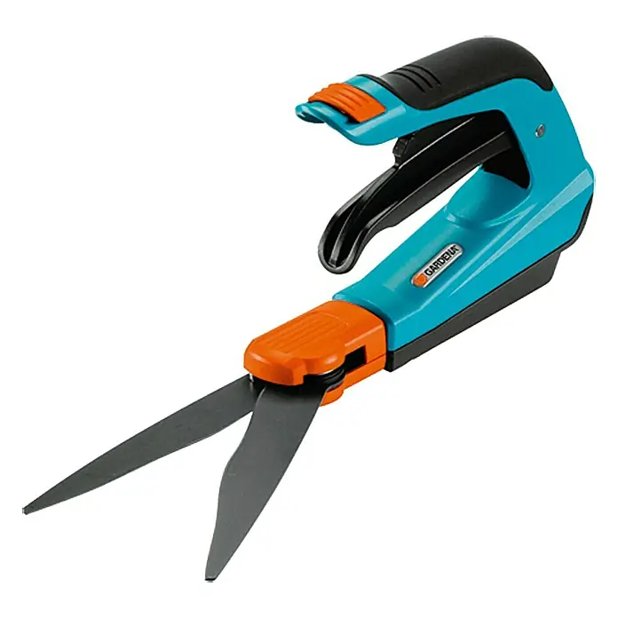 Gardena Comfort Grasschere - Antihaftbeschichtet, Ergonomisch - Das Bild zeigt eine Gardena Grasschere mit blauem Griff, schwarzen Bedienelementen und orangefarbenen Akzenten. Die Schere hat scharfe, graue Klingen.