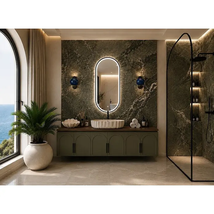 Cordia Lichtspiegel - 50 x 100 cm, Schwarz - Ein modernes Bad mit grünem Waschtisch, geriffelter Spüle, LED-Spiegel und dunkler Marmorwand, Blick auf das Meer.