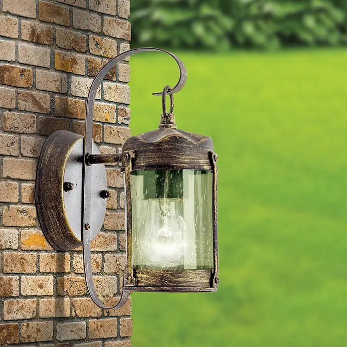 Orion Leuchten Außenwandleuchte Taverna - 60 W, Schwarz, Klar, IP23 - Bronze-farbene Außenwandlaterne mit blasigem Glas, an einer Ziegelmauer montiert.