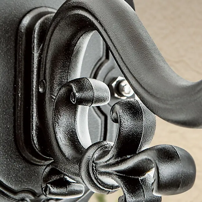Orion Leuchten Außenwandleuchte Reika - 60 W, Schwarz, Opal, IP43 - Schwarzer gusseiserner Deko-Haken mit strukturierter Oberfläche.