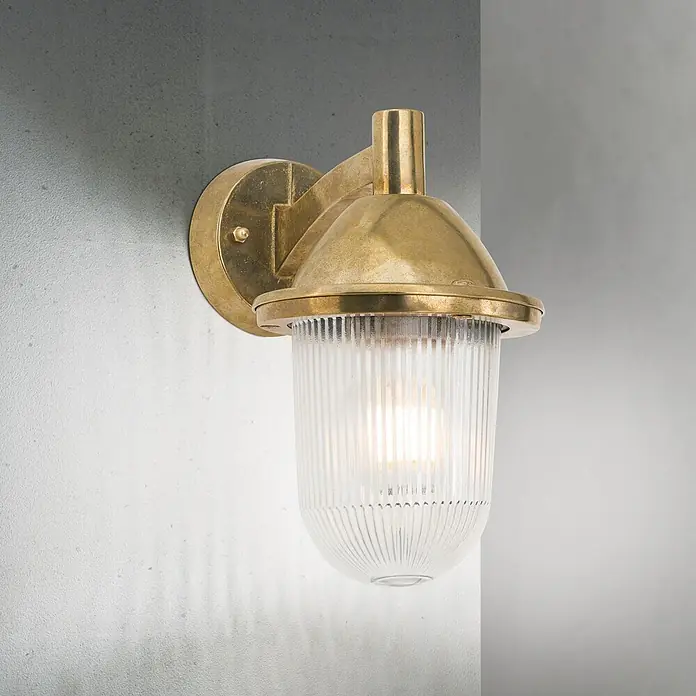 Orion Leuchten Außenwandleuchte York - 60 W, Gold, Klar, IP54 - Messing-Wandleuchte mit geripptem Glasschirm und beleuchteter Glühbirne.