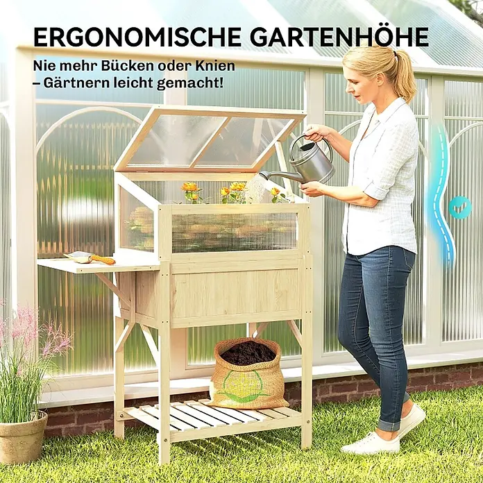 SONNENH Hochbeet mit klappbarem Frühbeetaufsatz und Seitentisch - Holz, natur - Hellholz-Hochbeet mit Frühbeetaufsatz, Seitenablage und unterem Regal, von einer Frau beim Gießen von Pflanzen genutzt.