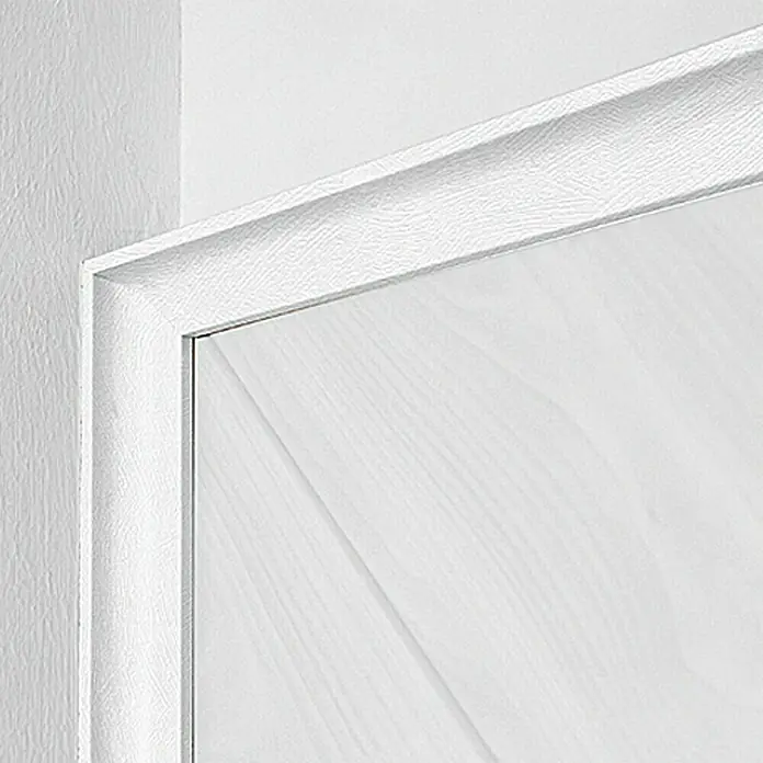 LOGOCLIC Hohlkehlleiste Weiß strukturiert - 260 cm x 22 mm x 22 mm, MDF - Nahaufnahme einer weißen Tür mit dekorativem Rahmen. Die Tür ist modern und stilvoll gestaltet, passend für jedes Interieur.