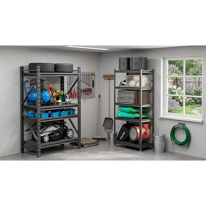Regalux Metallregal Style S - H x B x T: 175 x 80 x 45 cm, Traglast pro Boden: 100 kg, Anzahl Böden: 5 Stk., Stecken, Schwarz - Zwei robuste graue Metallregaleinheiten, organisiert mit Werkzeugen, Geräten und Aufbewahrungsboxen in einer hellen Garage.