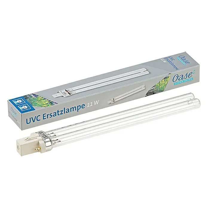 Oase Ersatzlampe Algenstopp UVC - 11 W - Oase UVC Ersatzlampe 11W, eine UV-Lampe zur Wasserklärung im Teich, zusammen mit der Verpackung, die das Oase-Logo trägt.