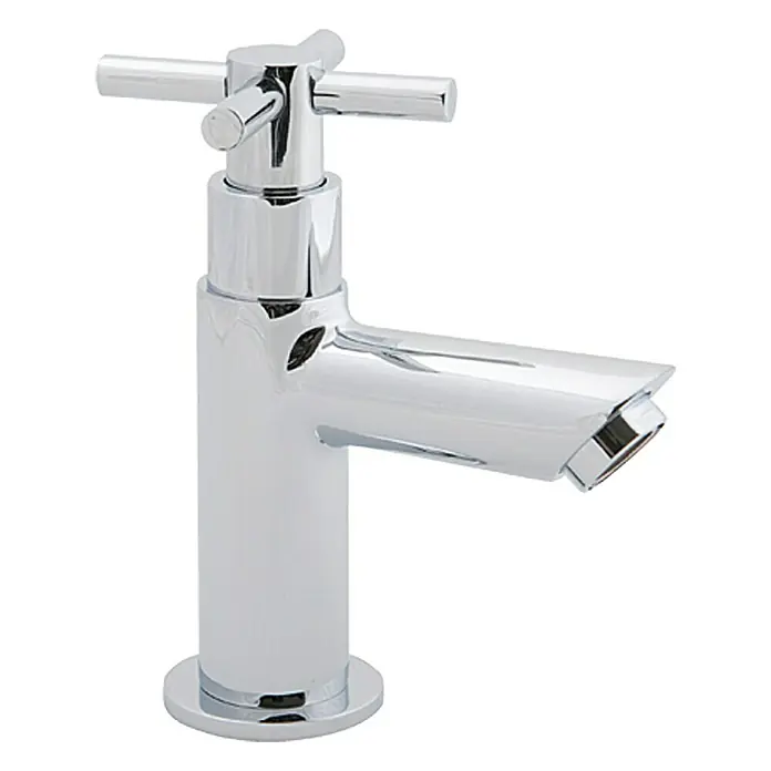 Camargue Kaltwasser-Standventil Alba/Padua - Chrom, Glänzend - Nahaufnahme einer glänzenden, modernen Armatur aus Chrom, die mit ihrem Kreuzgriff ein elegantes Designelement für jedes Badezimmer darstellt.