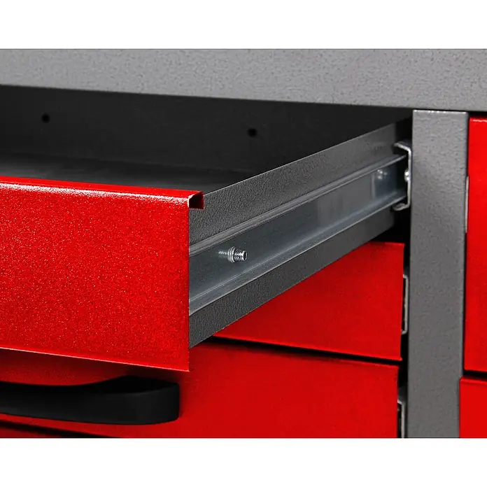 Ondis24 Werkbank-Set - L x B: 160 x 60 cm, Arbeitshöhe: 850 mm, Metall - Offene rote Metallschublade eines Werkstattschranks, die den robusten Schubladenauszugmechanismus zeigt.