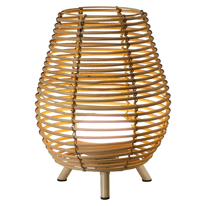 New Garden Bossa Lámpara para exterior a batería 30 - 9 W, Marrón, Blanco cálido, Ø x Al: 22,5 x 32,5 cm - Una lámpara de mesa de ratán tejido beige con una bombilla esférica brillante y tres patas cortas.
