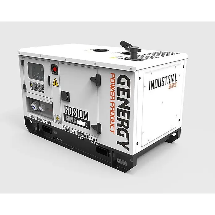 Genergy Stromerzeuger 10kVA Netzersatzanalage Diesel 230V - IP23 Silent Genergy GDS10M - Nennleistung: 7,2 kW, Tankvolumen: 35 l - Weißer Genergy Industrie-Stromgenerator, super leise, mit schwarzen Akzenten und sichtbaren Leistungsangaben.