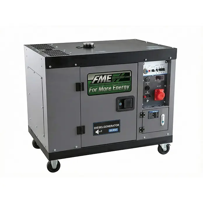 FME Stromerzeuger FME SP8500D Diesel AVR Notstromaggregat 10,6kVA 230V/400V - HVO100 - Nennleistung: 8 kW, Tankvolumen: 25 l - Grauer, leiser Dieselgenerator mit schwarzen Akzenten, Bedienfeld, Steckdosen und Rädern für mobile Energie.