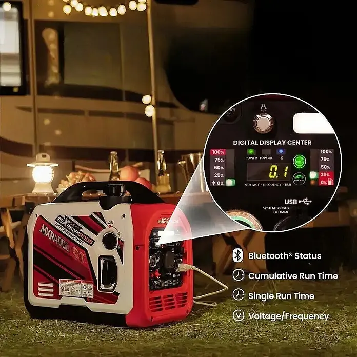 MaXpeedingrods Stromerzeuger 3500W DualFuel Inverter Stromerzeuger mit App Steuerung maXpeedingrods... - Nennleistung: 3,1 kW, Tankvolumen: 4 l - Roter und weißer tragbarer Inverter-Generator MXR4000 GT, der nachts auf einem Campingplatz Strom liefert; Digitalanzeige vergrößert.