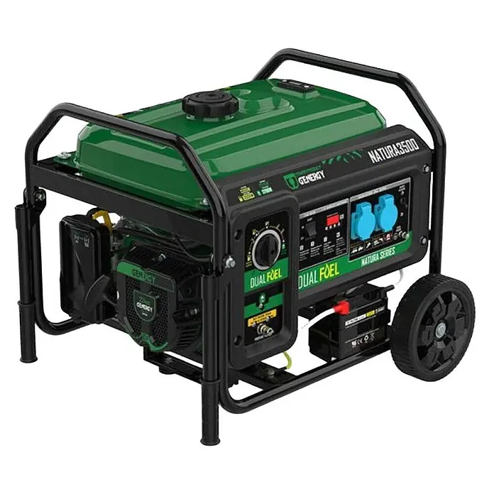Genergy Stromerzeuger Dualfuel Stromerzeuger 3300W Genergy Natura 3500 SVR - Benzin & LPG - Nennleistung: 3 kW, Tankvolumen: 20 l - Grüner und schwarzer tragbarer Dual-Fuel-Generator mit Rädern und blauen Steckdosen.
